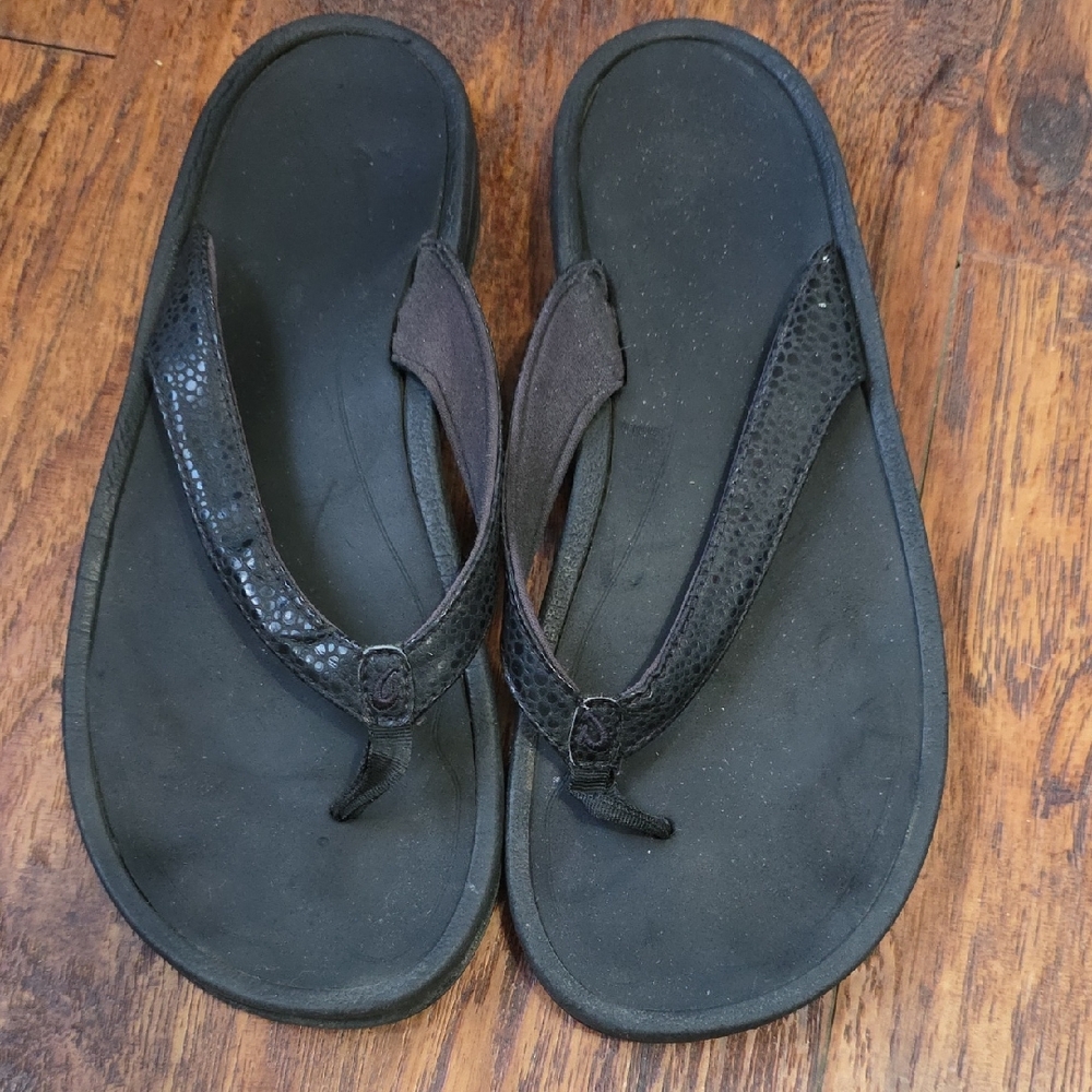 OluKai Black Textured Flip Flops